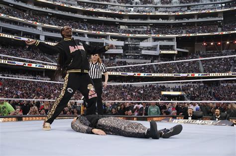 Snoop Dog steps in at last second during WrestleMania, wins match